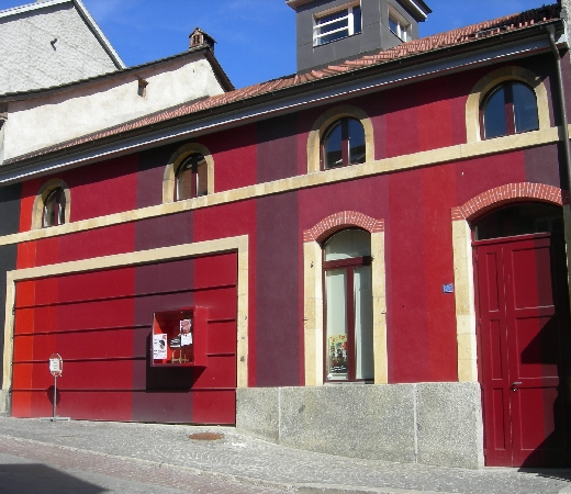Commerce · façade